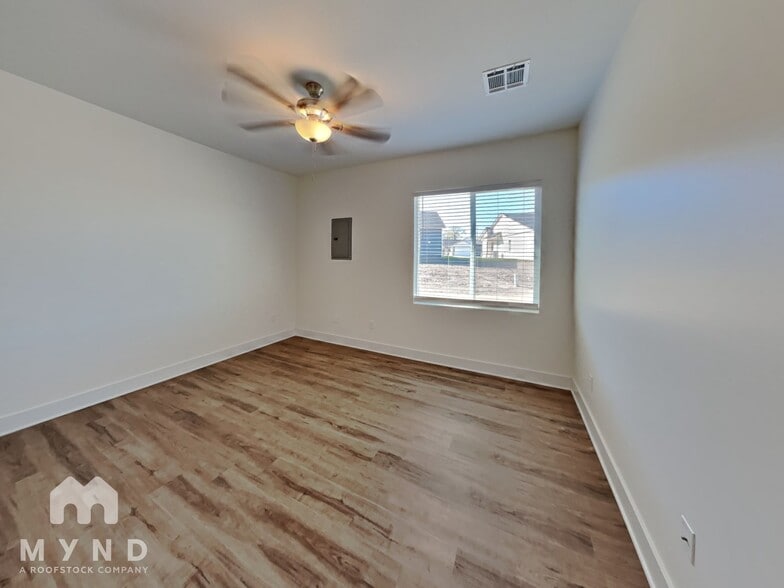 Building Photo - 5812 E Bristol Cir