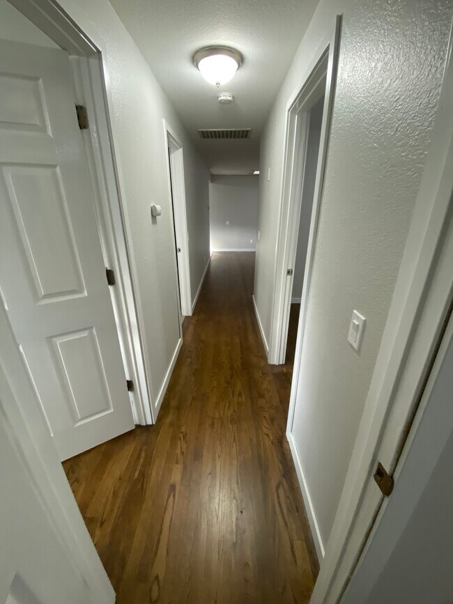 Building Photo - 309 Choker St SE