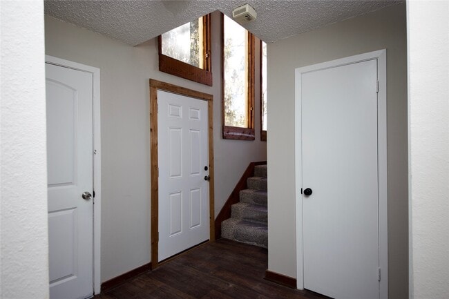 Building Photo - 315 Twin Lakes Blvd W