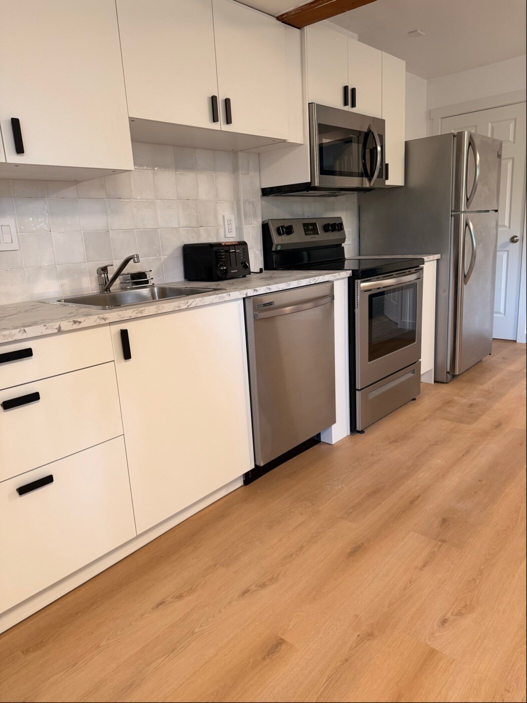 Kitchen with new applicances - 5129 137th St SE