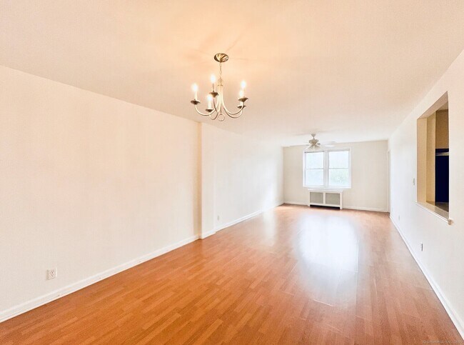 Building Photo - 39 Glenbrook Rd