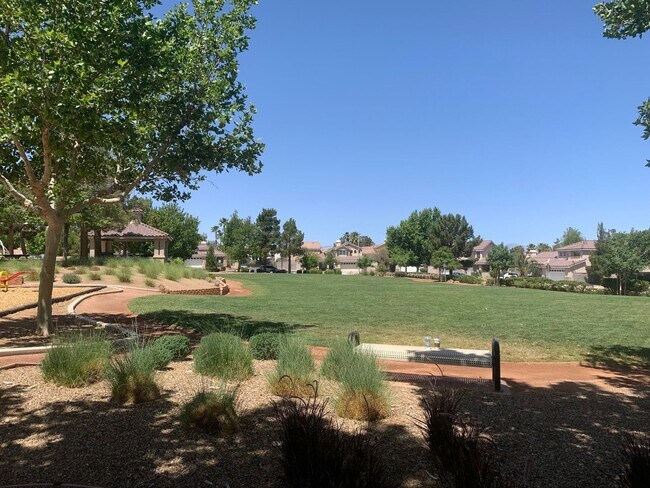 Building Photo - SHOWS LIKE A MODEL- IMMEDIATE MOVE-IN!!!