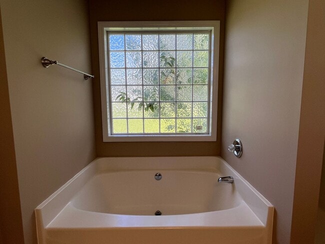 Building Photo - 3 Bed, 2 Bath Home on Corner Lot in Raeford