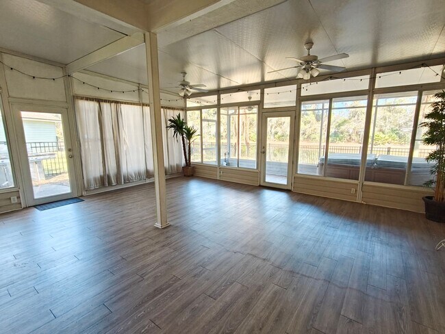 Building Photo - Florida Living at Its Best – 3BR Home with Hot Tub & Resort Amenities