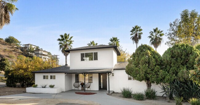 Building Photo - 4404 Vista Way