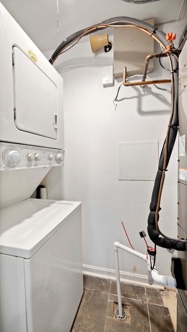 Building Photo - 4389 Pembrook Village Dr