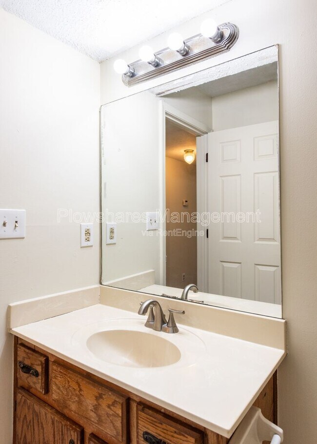 Building Photo - 4406 S Brook St