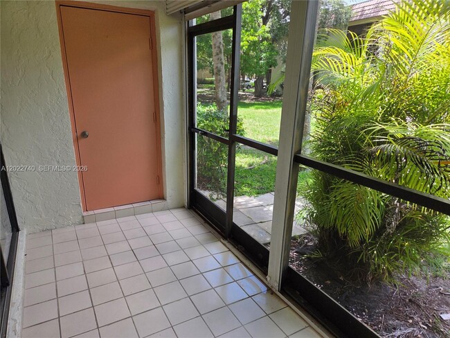 Building Photo - 413 Lakeview Dr