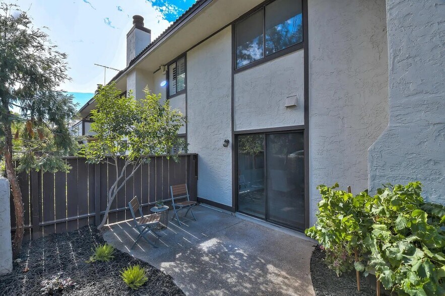 Side yard - 494 Lassen St