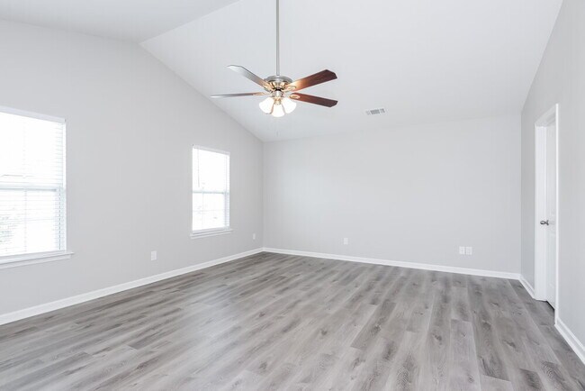 Building Photo - 1939 Eastway Dr