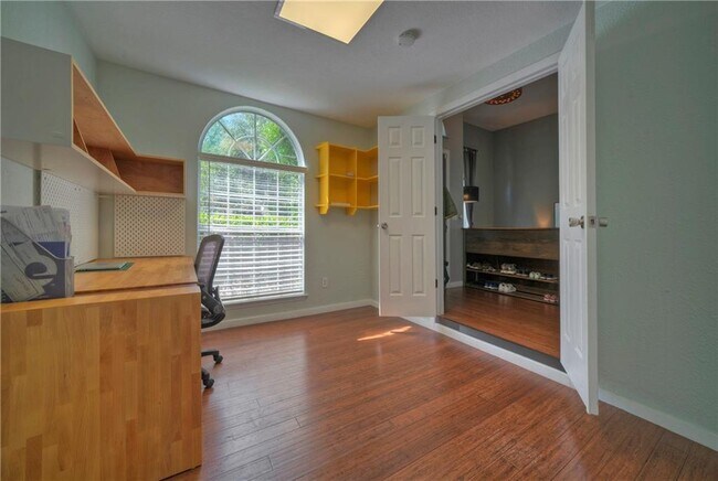 Building Photo - 10907 Grassmere Ct