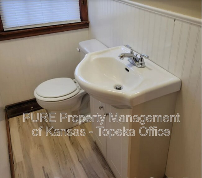 Building Photo - 2215 SE Kentucky Ave