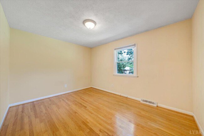 Building Photo - 405 Oakland Cir