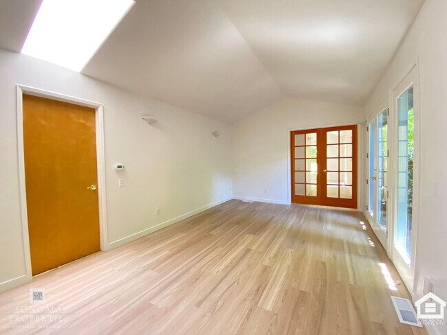 Building Photo - Inviting 3BD/2BA Home in Glen Ellen