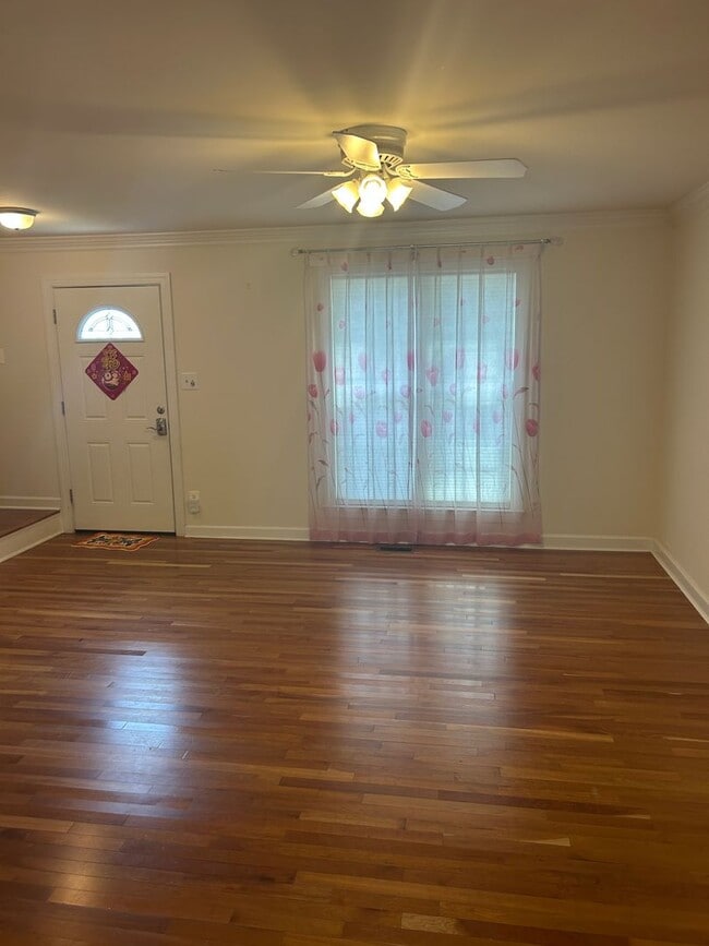 Building Photo - Potomac Chase Townhouse For Lease