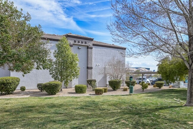 Building Photo - SW!! 2 Bedroom 2 Bath 2nd floor Condo!!! O...