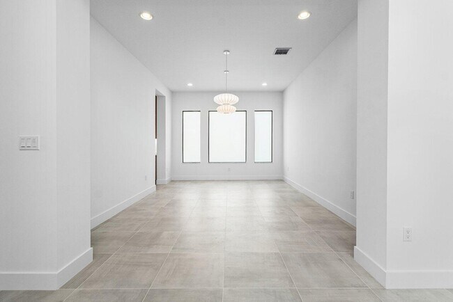 Building Photo - 8311 Essex Country Clb Dr
