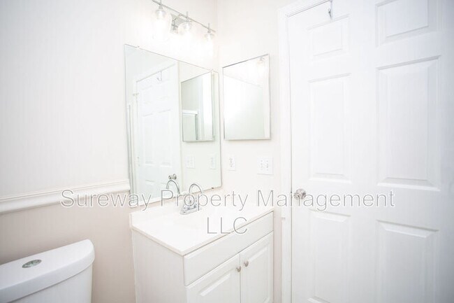 Building Photo - 606 Tanglewood Dr