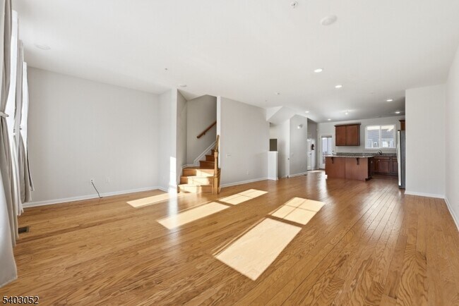 Building Photo - 38 Bond St