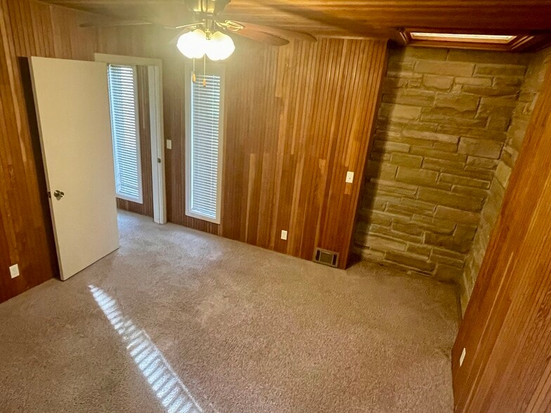 Building Photo - 1128 Clayton Dr