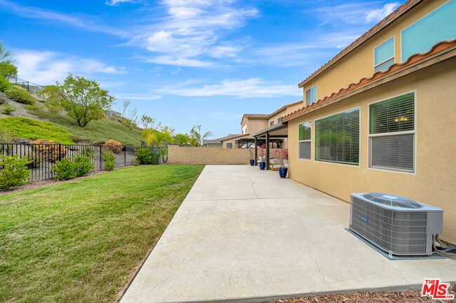Building Photo - 25151 Golden Maple Dr