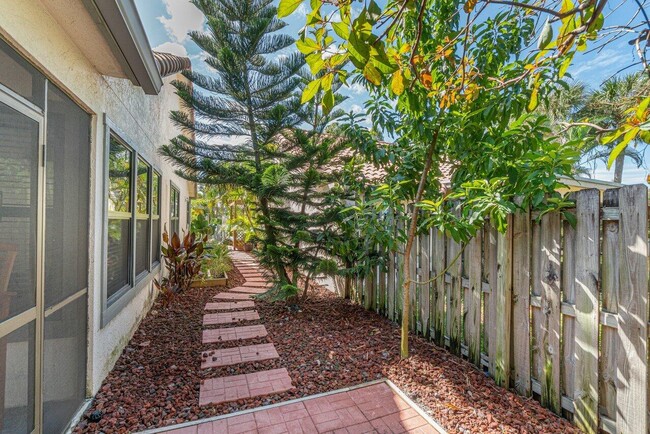 Building Photo - 5539 Eton Ct