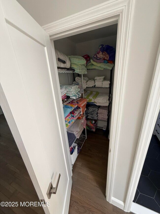 Building Photo - 445 Slocum Pl