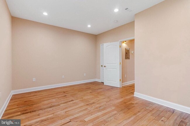 Building Photo - 1609 17th St SE