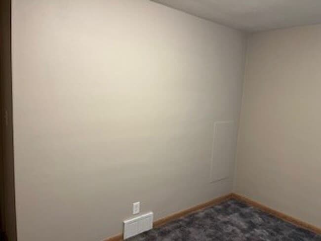 Building Photo - Charming 3 Bedroom, 1.5 Bath Home on the South Side of Kenosha