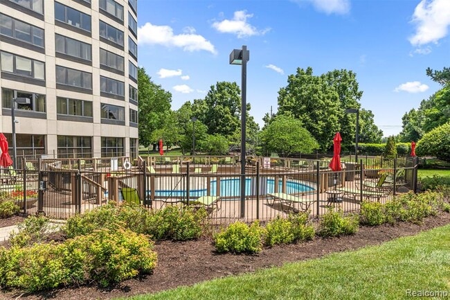 Building Photo - 5000 Town Center Dr