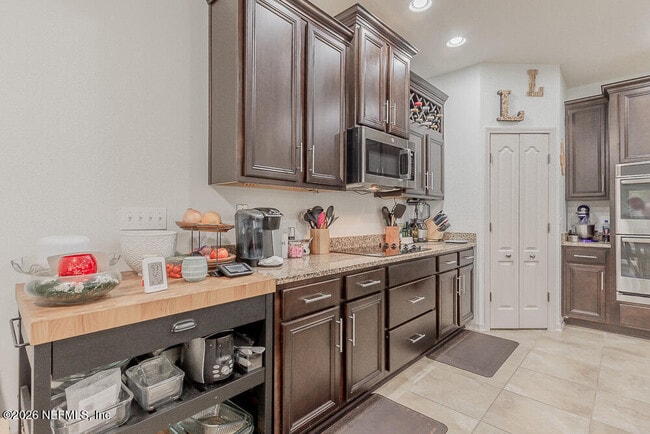 Building Photo - 16284 Hunters Hollow Trail