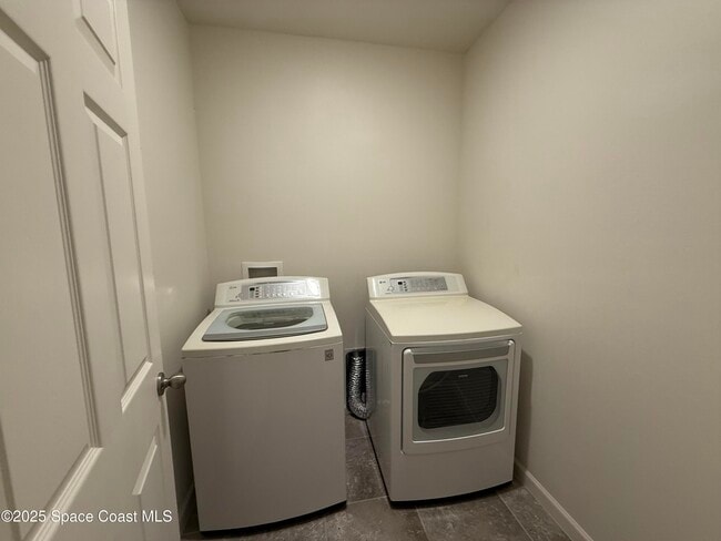 Building Photo - 135 Sorrento Dr