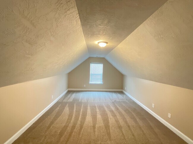 Building Photo - ****Rent Special***** 50% off the first rent charge payment. Ask for details!