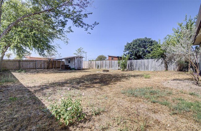 Building Photo - 4605 Ribbecke Ave
