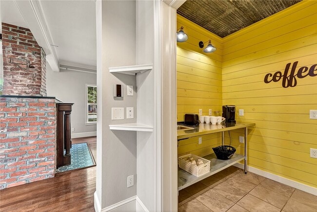 Building Photo - 801 NW C St