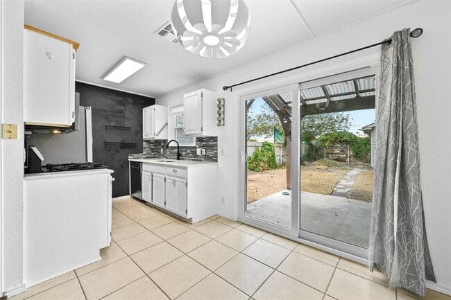 Building Photo - 13816 Golden Flax Trail