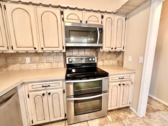 Building Photo - Spacious three bed home in Moore