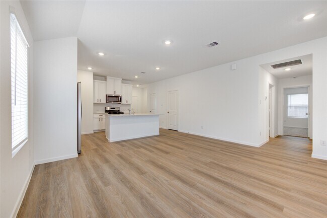 Building Photo - 40650 Balsam Run Ln