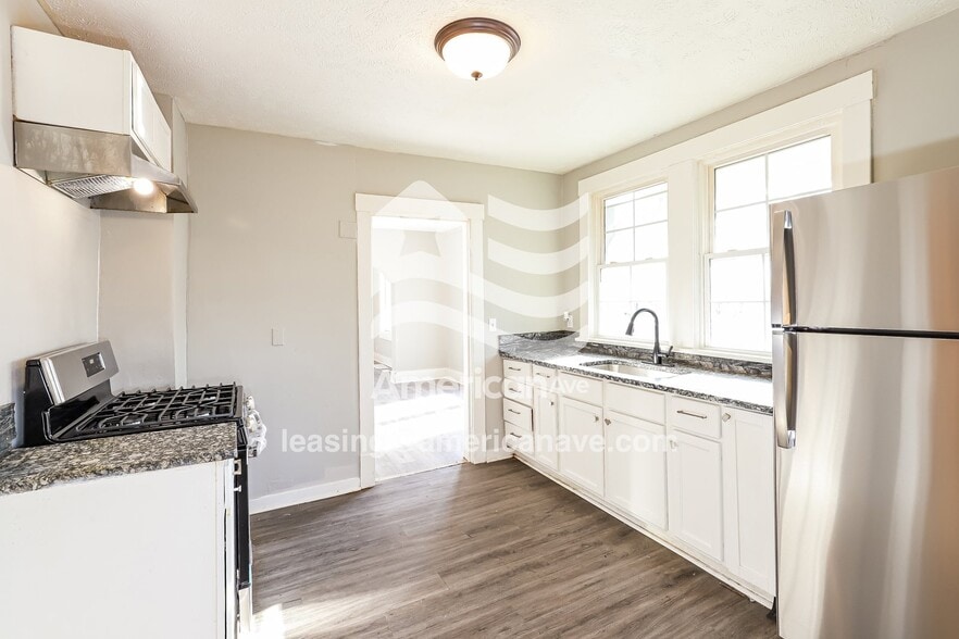 Building Photo - 6006 S 20th Ave