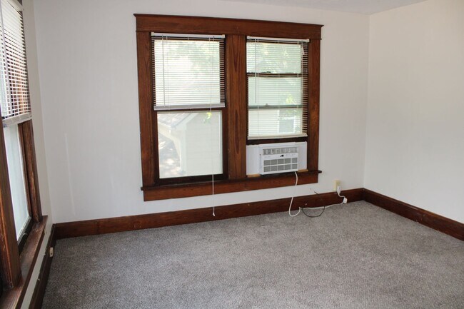 Building Photo - 910 Humboldt St