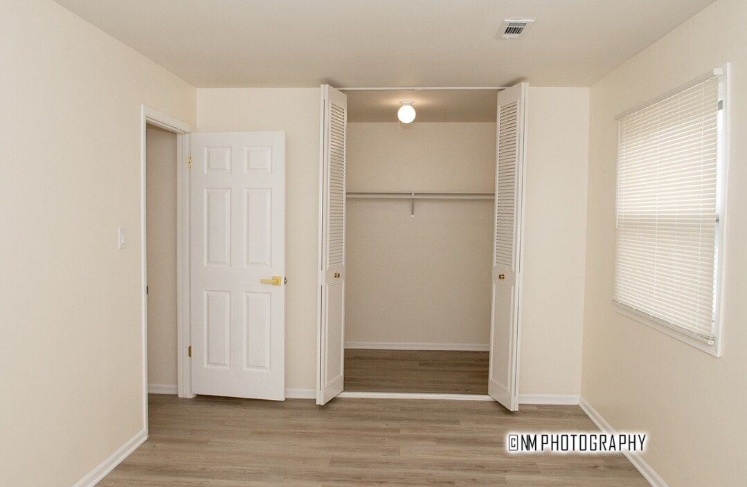 Building Photo - 20118 Willow Dr