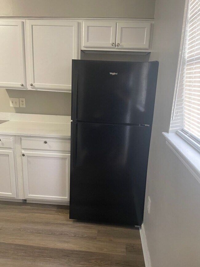 Building Photo - Remodeled 3 bedroom 2 bath