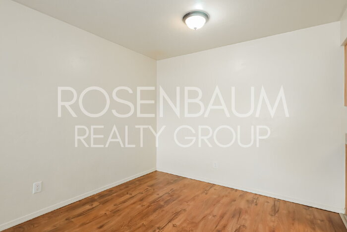 Building Photo - 455 W Kelso St