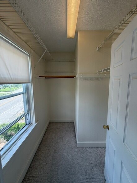 Building Photo - 43 Pilgrim Ave