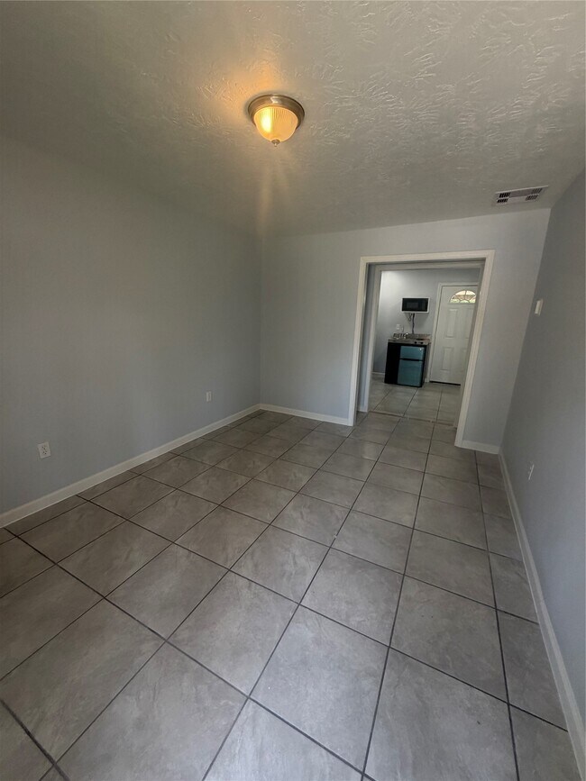 Building Photo - 5047 Nassau Rd