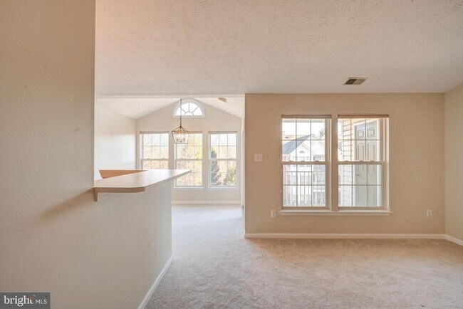 Building Photo - 4933 Riders Ct