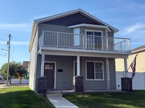 Building Photo - 226 1st Ave