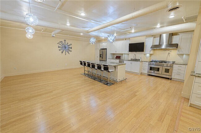 Building Photo - 435 S Warren St