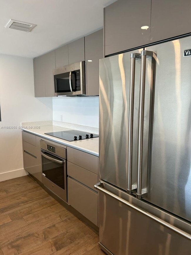 Building Photo - 13800 Highland Dr