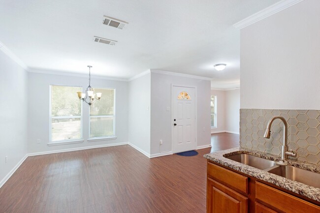 Building Photo - 6433 Leana Ave